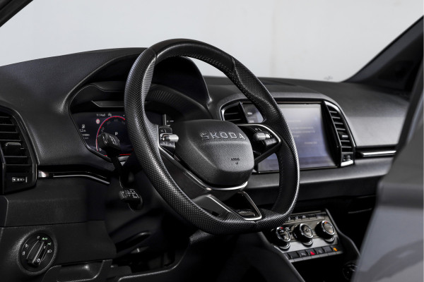 Škoda Karoq 1.5 TSI ACT 150 PK Sportline Business - Automaat | Elek. Trekhaak | Dig. Cockpit | Adapt. Cruise | PDC | Camera | NAV + App. Connect | ECC | DAB | LM 18" | 2863