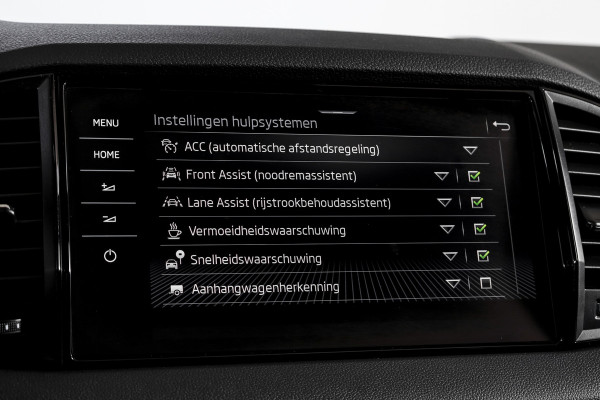 Škoda Karoq 1.5 TSI ACT 150 PK Sportline Business - Automaat | Elek. Trekhaak | Dig. Cockpit | Adapt. Cruise | PDC | Camera | NAV + App. Connect | ECC | DAB | LM 18" | 2863