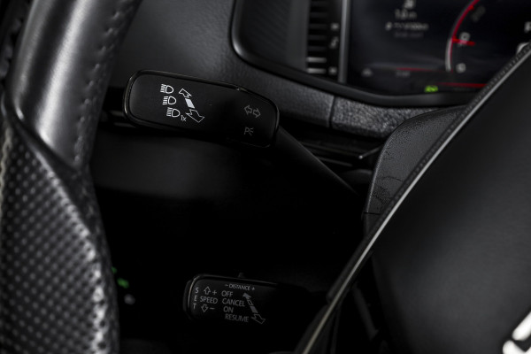 Škoda Karoq 1.5 TSI ACT 150 PK Sportline Business - Automaat | Elek. Trekhaak | Dig. Cockpit | Adapt. Cruise | PDC | Camera | NAV + App. Connect | ECC | DAB | LM 18" | 2863