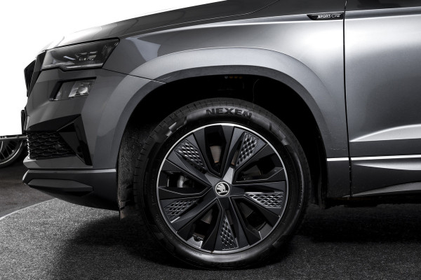 Škoda Karoq 1.5 TSI ACT 150 PK Sportline Business - Automaat | Elek. Trekhaak | Dig. Cockpit | Adapt. Cruise | PDC | Camera | NAV + App. Connect | ECC | DAB | LM 18" | 2863