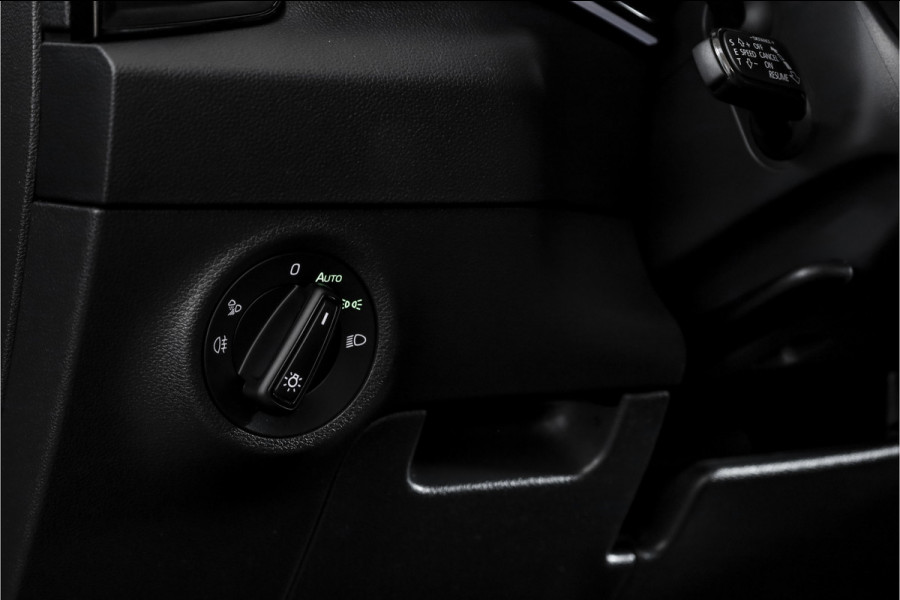 Škoda Karoq 1.5 TSI ACT 150 PK Sportline Business - Automaat | Elek. Trekhaak | Dig. Cockpit | Adapt. Cruise | PDC | Camera | NAV + App. Connect | ECC | DAB | LM 18" | 2863