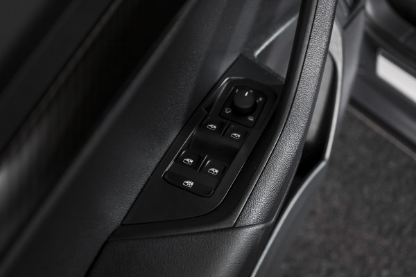 Škoda Karoq 1.5 TSI ACT 150 PK Sportline Business - Automaat | Elek. Trekhaak | Dig. Cockpit | Adapt. Cruise | PDC | Camera | NAV + App. Connect | ECC | DAB | LM 18" | 2863