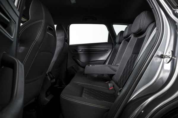 Škoda Karoq 1.5 TSI ACT 150 PK Sportline Business - Automaat | Elek. Trekhaak | Dig. Cockpit | Adapt. Cruise | PDC | Camera | NAV + App. Connect | ECC | DAB | LM 18" | 2863