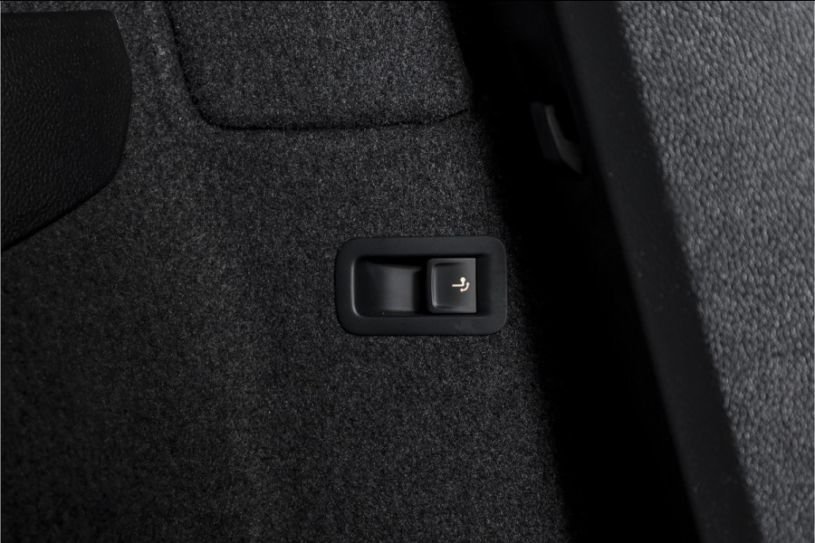 Škoda Karoq 1.5 TSI ACT 150 PK Sportline Business - Automaat | Elek. Trekhaak | Dig. Cockpit | Adapt. Cruise | PDC | Camera | NAV + App. Connect | ECC | DAB | LM 18" | 2863