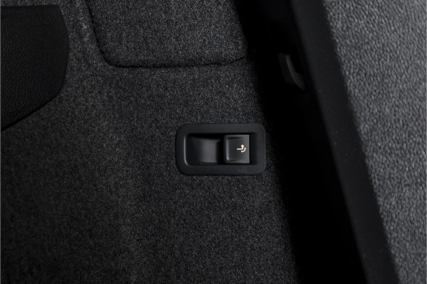 Škoda Karoq 1.5 TSI ACT 150 PK Sportline Business - Automaat | Elek. Trekhaak | Dig. Cockpit | Adapt. Cruise | PDC | Camera | NAV + App. Connect | ECC | DAB | LM 18" | 2863