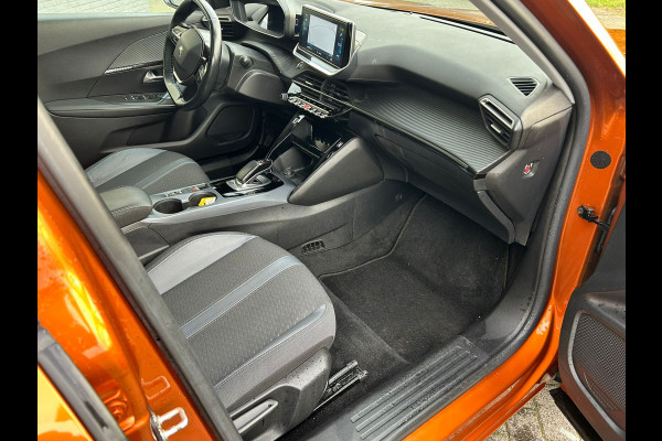 Peugeot e-2008 **Gereserveerd** EV Allure 50kWh SOH 93% Adap.Cruise Panoramadak 360°Camera Apple Carplay Android Auto Navi Ecc Pdc Keyless Stoelverwarming Lmv 17" Led Lane Assist DAB Bluetooth Privacy Glas 1e Eigenaar Origineel Nederlandse Auto