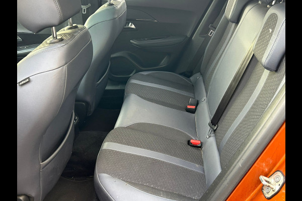 Peugeot e-2008 **Gereserveerd** EV Allure 50kWh SOH 93% Adap.Cruise Panoramadak 360°Camera Apple Carplay Android Auto Navi Ecc Pdc Keyless Stoelverwarming Lmv 17" Led Lane Assist DAB Bluetooth Privacy Glas 1e Eigenaar Origineel Nederlandse Auto