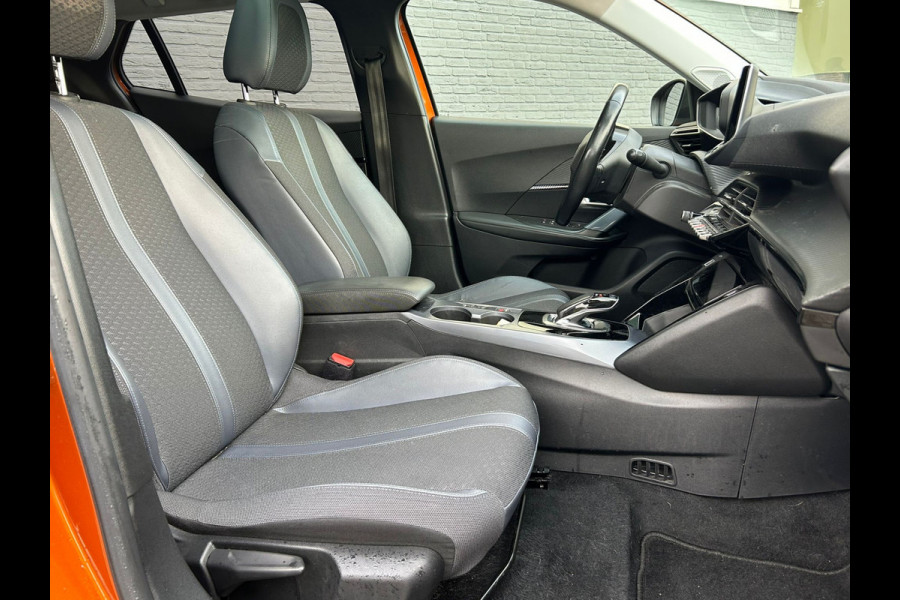 Peugeot e-2008 **Gereserveerd** EV Allure 50kWh SOH 93% Adap.Cruise Panoramadak 360°Camera Apple Carplay Android Auto Navi Ecc Pdc Keyless Stoelverwarming Lmv 17" Led Lane Assist DAB Bluetooth Privacy Glas 1e Eigenaar Origineel Nederlandse Auto