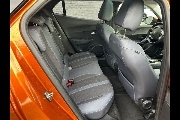 Peugeot e-2008 **Gereserveerd** EV Allure 50kWh SOH 93% Adap.Cruise Panoramadak 360°Camera Apple Carplay Android Auto Navi Ecc Pdc Keyless Stoelverwarming Lmv 17" Led Lane Assist DAB Bluetooth Privacy Glas 1e Eigenaar Origineel Nederlandse Auto