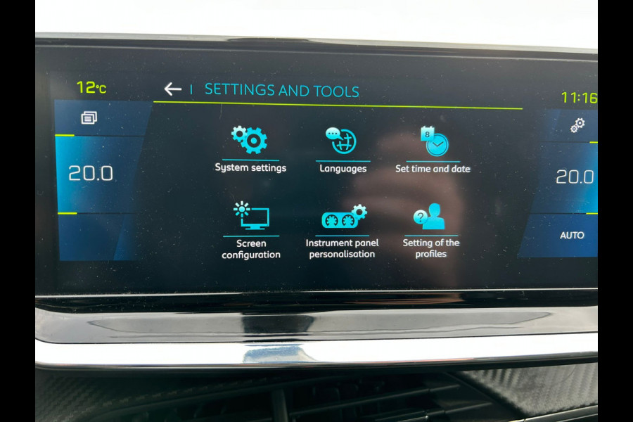 Peugeot e-2008 **Gereserveerd** EV Allure 50kWh SOH 93% Adap.Cruise Panoramadak 360°Camera Apple Carplay Android Auto Navi Ecc Pdc Keyless Stoelverwarming Lmv 17" Led Lane Assist DAB Bluetooth Privacy Glas 1e Eigenaar Origineel Nederlandse Auto