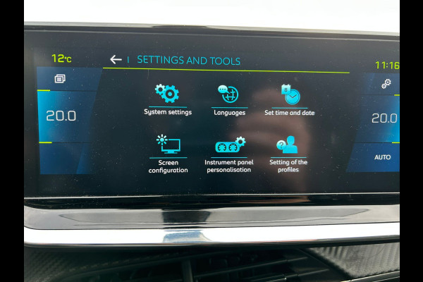 Peugeot e-2008 **Gereserveerd** EV Allure 50kWh SOH 93% Adap.Cruise Panoramadak 360°Camera Apple Carplay Android Auto Navi Ecc Pdc Keyless Stoelverwarming Lmv 17" Led Lane Assist DAB Bluetooth Privacy Glas 1e Eigenaar Origineel Nederlandse Auto