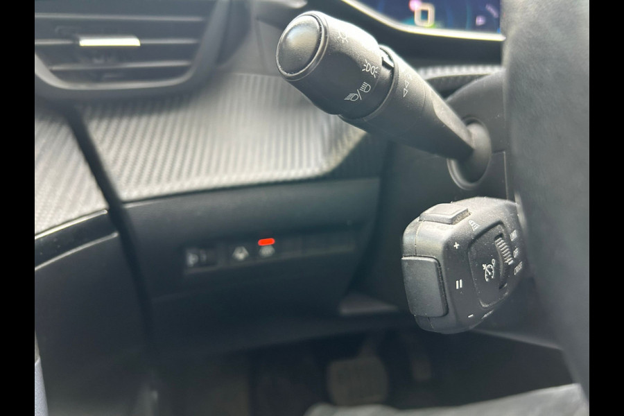 Peugeot e-2008 **Gereserveerd** EV Allure 50kWh SOH 93% Adap.Cruise Panoramadak 360°Camera Apple Carplay Android Auto Navi Ecc Pdc Keyless Stoelverwarming Lmv 17" Led Lane Assist DAB Bluetooth Privacy Glas 1e Eigenaar Origineel Nederlandse Auto