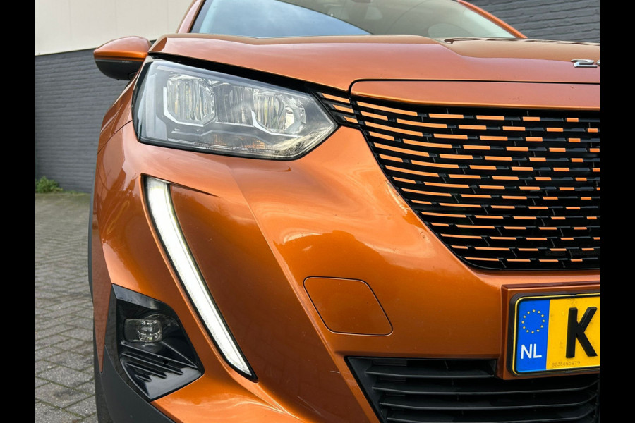 Peugeot e-2008 **Gereserveerd** EV Allure 50kWh SOH 93% Adap.Cruise Panoramadak 360°Camera Apple Carplay Android Auto Navi Ecc Pdc Keyless Stoelverwarming Lmv 17" Led Lane Assist DAB Bluetooth Privacy Glas 1e Eigenaar Origineel Nederlandse Auto