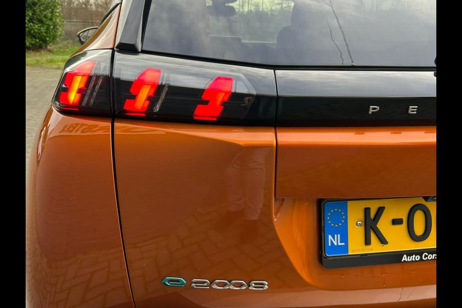 Peugeot e-2008 **Gereserveerd** EV Allure 50kWh SOH 93% Adap.Cruise Panoramadak 360°Camera Apple Carplay Android Auto Navi Ecc Pdc Keyless Stoelverwarming Lmv 17" Led Lane Assist DAB Bluetooth Privacy Glas 1e Eigenaar Origineel Nederlandse Auto