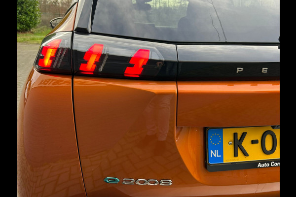 Peugeot e-2008 **Gereserveerd** EV Allure 50kWh SOH 93% Adap.Cruise Panoramadak 360°Camera Apple Carplay Android Auto Navi Ecc Pdc Keyless Stoelverwarming Lmv 17" Led Lane Assist DAB Bluetooth Privacy Glas 1e Eigenaar Origineel Nederlandse Auto