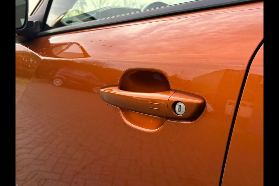 Peugeot e-2008 **Gereserveerd** EV Allure 50kWh SOH 93% Adap.Cruise Panoramadak 360°Camera Apple Carplay Android Auto Navi Ecc Pdc Keyless Stoelverwarming Lmv 17" Led Lane Assist DAB Bluetooth Privacy Glas 1e Eigenaar Origineel Nederlandse Auto