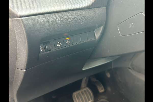 Peugeot e-2008 **Gereserveerd** EV Allure 50kWh SOH 93% Adap.Cruise Panoramadak 360°Camera Apple Carplay Android Auto Navi Ecc Pdc Keyless Stoelverwarming Lmv 17" Led Lane Assist DAB Bluetooth Privacy Glas 1e Eigenaar Origineel Nederlandse Auto