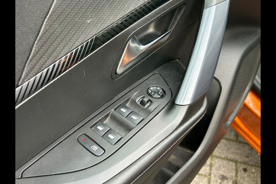 Peugeot e-2008 **Gereserveerd** EV Allure 50kWh SOH 93% Adap.Cruise Panoramadak 360°Camera Apple Carplay Android Auto Navi Ecc Pdc Keyless Stoelverwarming Lmv 17" Led Lane Assist DAB Bluetooth Privacy Glas 1e Eigenaar Origineel Nederlandse Auto