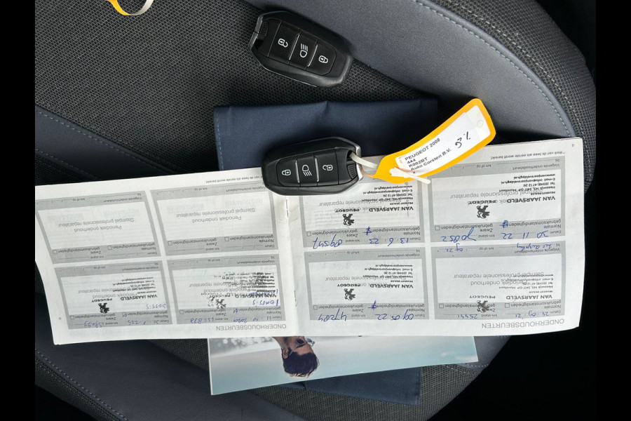 Peugeot e-2008 **Gereserveerd** EV Allure 50kWh SOH 93% Adap.Cruise Panoramadak 360°Camera Apple Carplay Android Auto Navi Ecc Pdc Keyless Stoelverwarming Lmv 17" Led Lane Assist DAB Bluetooth Privacy Glas 1e Eigenaar Origineel Nederlandse Auto