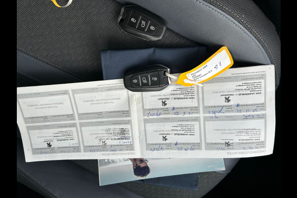 Peugeot e-2008 **Gereserveerd** EV Allure 50kWh SOH 93% Adap.Cruise Panoramadak 360°Camera Apple Carplay Android Auto Navi Ecc Pdc Keyless Stoelverwarming Lmv 17" Led Lane Assist DAB Bluetooth Privacy Glas 1e Eigenaar Origineel Nederlandse Auto