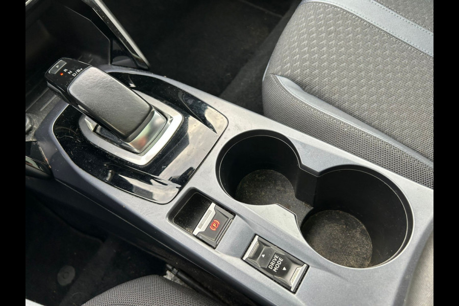 Peugeot e-2008 **Gereserveerd** EV Allure 50kWh SOH 93% Adap.Cruise Panoramadak 360°Camera Apple Carplay Android Auto Navi Ecc Pdc Keyless Stoelverwarming Lmv 17" Led Lane Assist DAB Bluetooth Privacy Glas 1e Eigenaar Origineel Nederlandse Auto