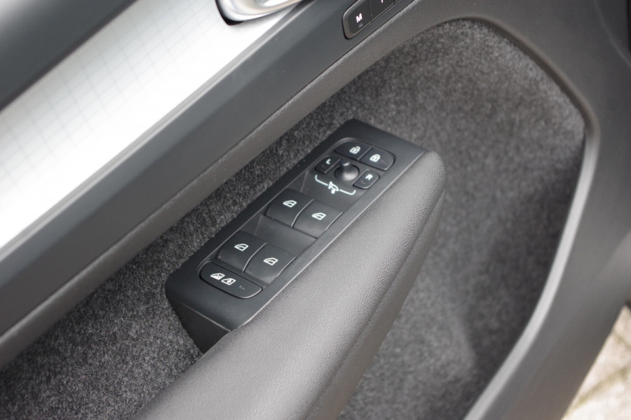 Volvo XC40 1.5 T5 Plug-in hybrid Plus Bright 263 PK PHEV, Adap. Cruise Control, Winterpakket, Camera