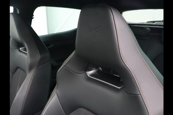 CUPRA Formentor 1.4 eHybrid VZ | 245pk | Stoelverwarming | Camera | Adaptive cruise | Sfeerverlichting | Navigatie | Keyless | 19'' | Stuurverwarming | Full LED | PHEV | Plug In