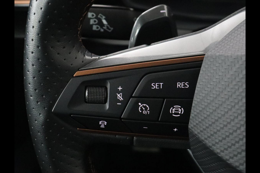 CUPRA Formentor 1.4 eHybrid VZ | 245pk | Stoelverwarming | Camera | Adaptive cruise | Sfeerverlichting | Navigatie | Keyless | 19'' | Stuurverwarming | Full LED | PHEV | Plug In