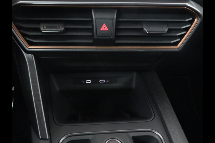 CUPRA Formentor 1.4 eHybrid VZ | 245pk | Stoelverwarming | Camera | Adaptive cruise | Sfeerverlichting | Navigatie | Keyless | 19'' | Stuurverwarming | Full LED | PHEV | Plug In