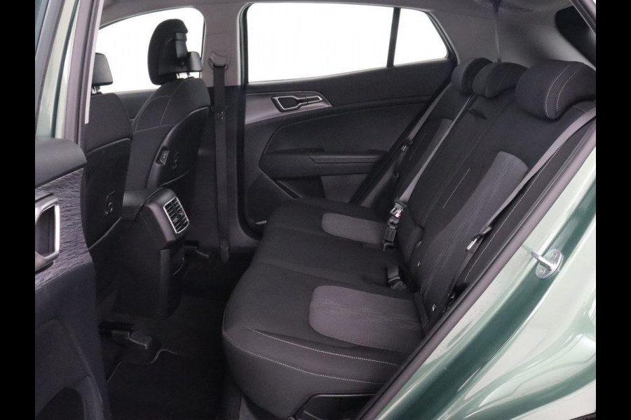 Kia Sportage 1.6 T-GDi DynamicLine | Adaptive cruise | Camera | Carplay | Navigatie | Full LED | DAB | Parkeerhulp | Digital Cockpit | Climate control | Cruise control | Bluetooth