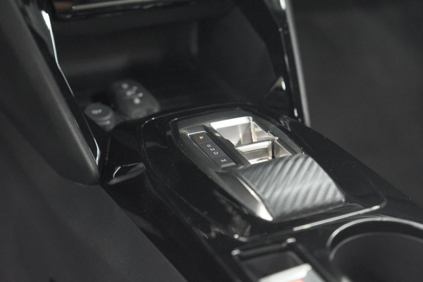 Peugeot 2008 Hybrid 136 e-DCS6 Allure | 360 Camera | Adaptieve Cruise Control | Dodehoekdetectie | Navigatie