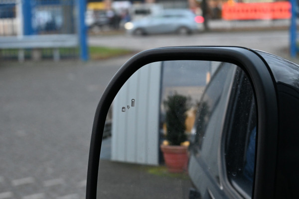 Ford Transit Custom 320L 2.0 TDCI L2H1 Limited Driver assist pack, Draadloos laden, Trekhaak