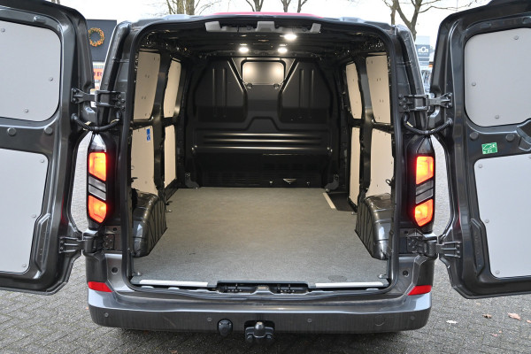 Ford Transit Custom 320L 2.0 TDCI L2H1 Limited Driver assist pack, 17 inch velgen, Draadloos laden, Etc.