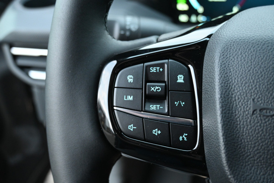 Ford Transit Custom 320L 2.0 TDCI L2H1 Limited Driver assist pack, 17 inch velgen, Draadloos laden, Etc.