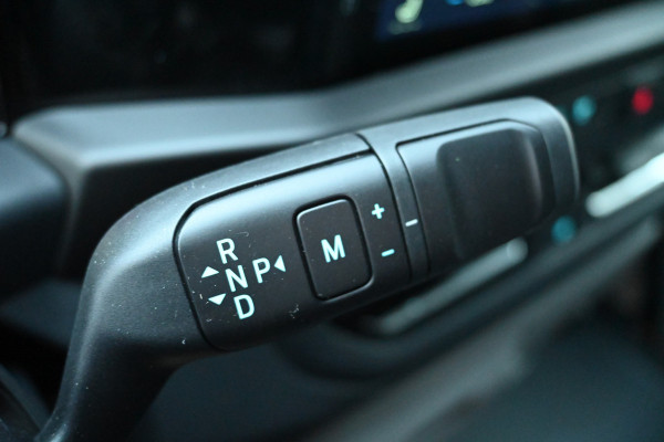 Ford Transit Custom 320L 2.0 TDCI L2H1 Limited Driver assist pack, 17 inch velgen, Draadloos laden, Etc.