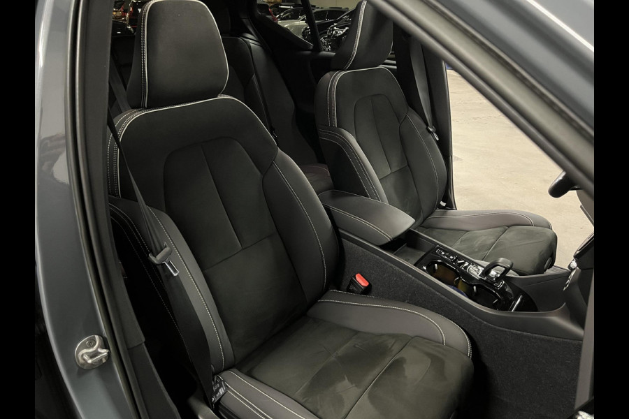 Volvo XC40 T5 Recharge Ultimate Dark Trekhaak | Open dak | Adaptive Cruise | Harman Kardon | 360 graden camera | Stoel-/Stuurverwarming