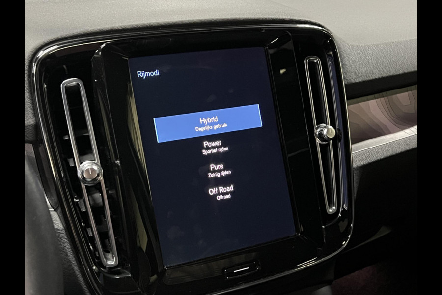 Volvo XC40 T5 Recharge Ultimate Dark Trekhaak | Open dak | Adaptive Cruise | Harman Kardon | 360 graden camera | Stoel-/Stuurverwarming