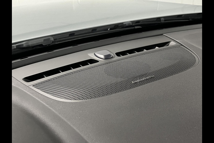 Volvo XC40 T5 Recharge Ultimate Dark Trekhaak | Open dak | Adaptive Cruise | Harman Kardon | 360 graden camera | Stoel-/Stuurverwarming