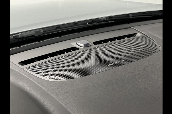 Volvo XC40 T5 Recharge Ultimate Dark Trekhaak | Open dak | Adaptive Cruise | Harman Kardon | 360 graden camera | Stoel-/Stuurverwarming