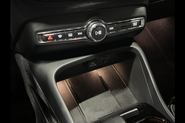 Volvo XC40 T5 Recharge Ultimate Dark Trekhaak | Open dak | Adaptive Cruise | Harman Kardon | 360 graden camera | Stoel-/Stuurverwarming