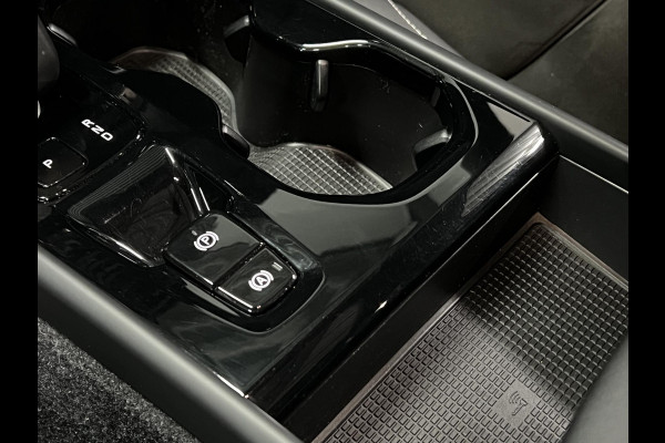 Volvo XC40 T5 Recharge Ultimate Dark Trekhaak | Open dak | Adaptive Cruise | Harman Kardon | 360 graden camera | Stoel-/Stuurverwarming