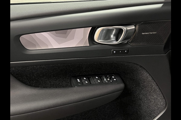 Volvo XC40 T5 Recharge Ultimate Dark Trekhaak | Open dak | Adaptive Cruise | Harman Kardon | 360 graden camera | Stoel-/Stuurverwarming