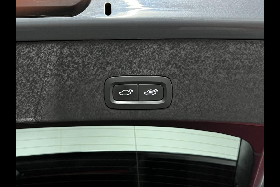 Volvo XC40 T5 Recharge Ultimate Dark Trekhaak | Open dak | Adaptive Cruise | Harman Kardon | 360 graden camera | Stoel-/Stuurverwarming