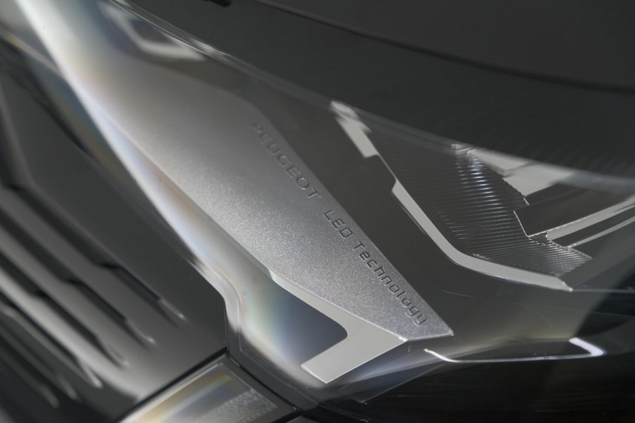 Peugeot 5008 PureTech 130 EAT8 Allure Pack | Stoelverwarming | Camera | Dodehoekdetectie | Navigatie