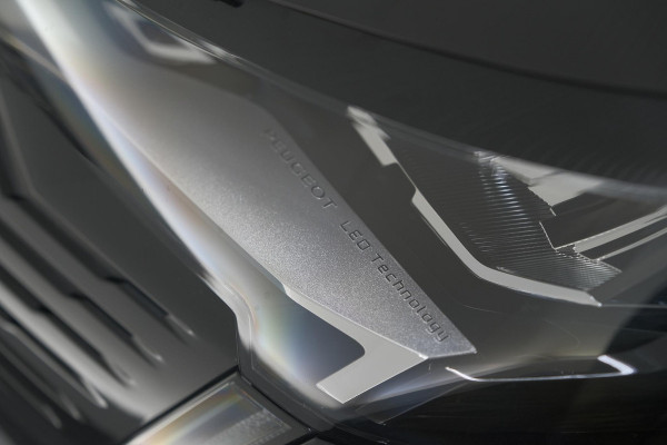 Peugeot 5008 PureTech 130 EAT8 Allure Pack | Stoelverwarming | Camera | Dodehoekdetectie | Navigatie