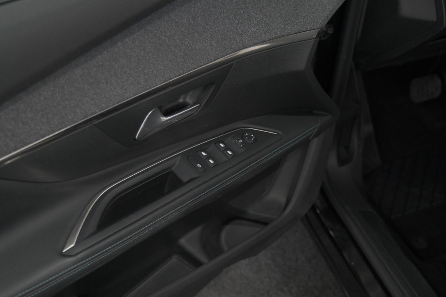 Peugeot 5008 PureTech 130 EAT8 Allure Pack | Stoelverwarming | Camera | Dodehoekdetectie | Navigatie