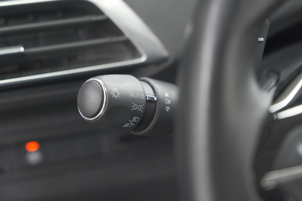 Peugeot 5008 PureTech 130 EAT8 Allure Pack | Stoelverwarming | Camera | Dodehoekdetectie | Navigatie