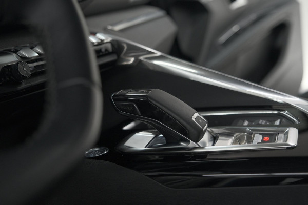 Peugeot 5008 PureTech 130 EAT8 Allure Pack | Stoelverwarming | Camera | Dodehoekdetectie | Navigatie