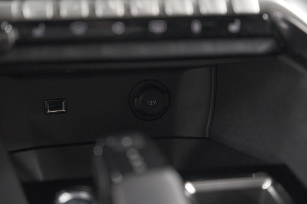 Peugeot 5008 PureTech 130 EAT8 Allure Pack | Stoelverwarming | Camera | Dodehoekdetectie | Navigatie