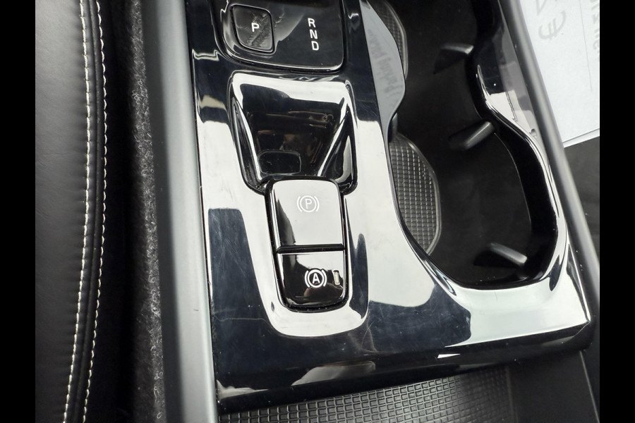 Volvo XC40 1.5 T4 Recharge R-Design 210pk | Parking pack | Draadloos opladen | PHEV | 1.800kg Trekgewicht